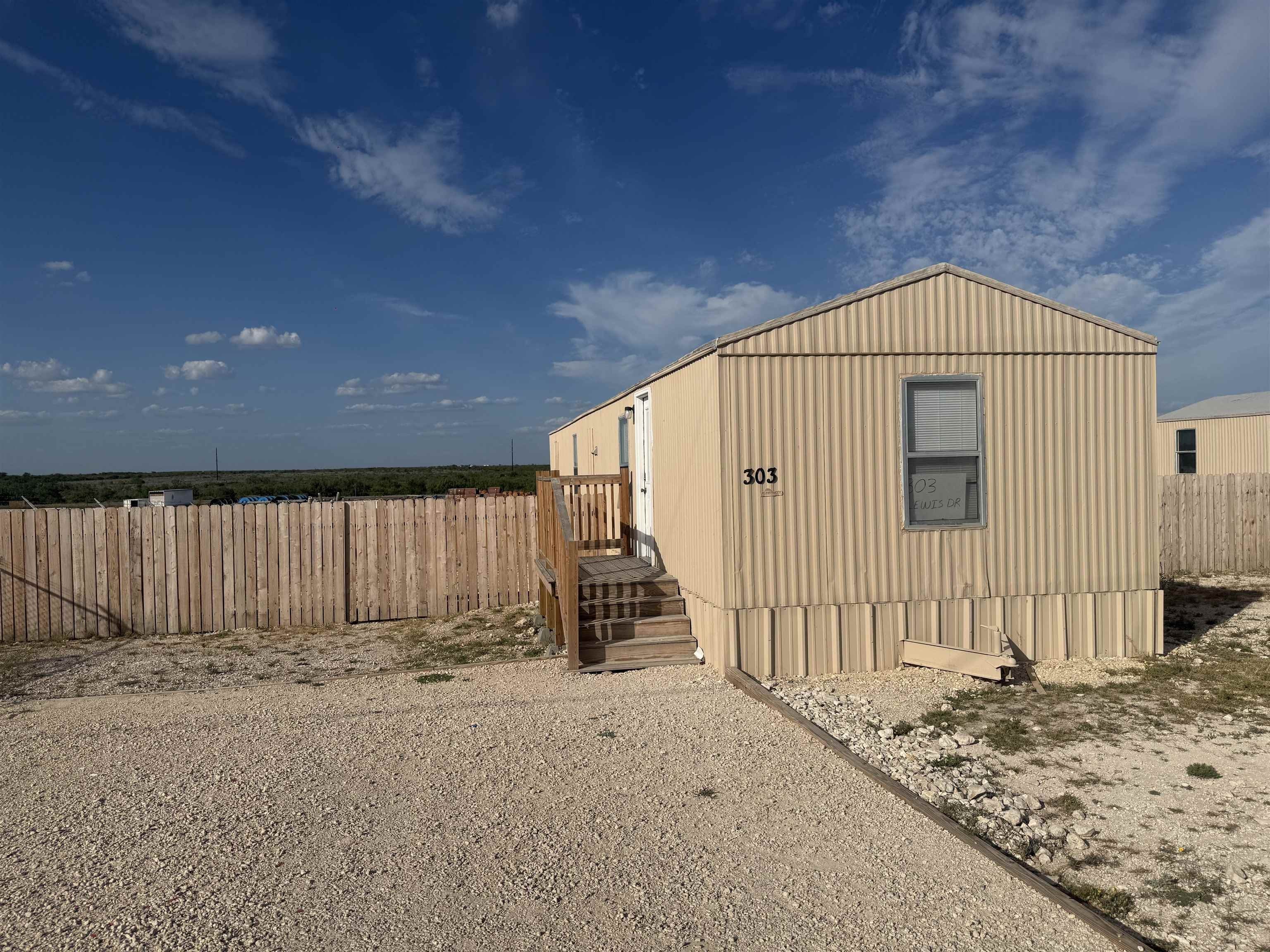 303 Lewis – photo 4