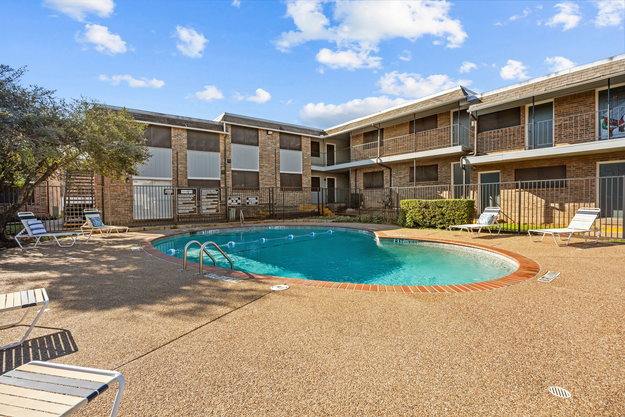 Oakwood – photo 1