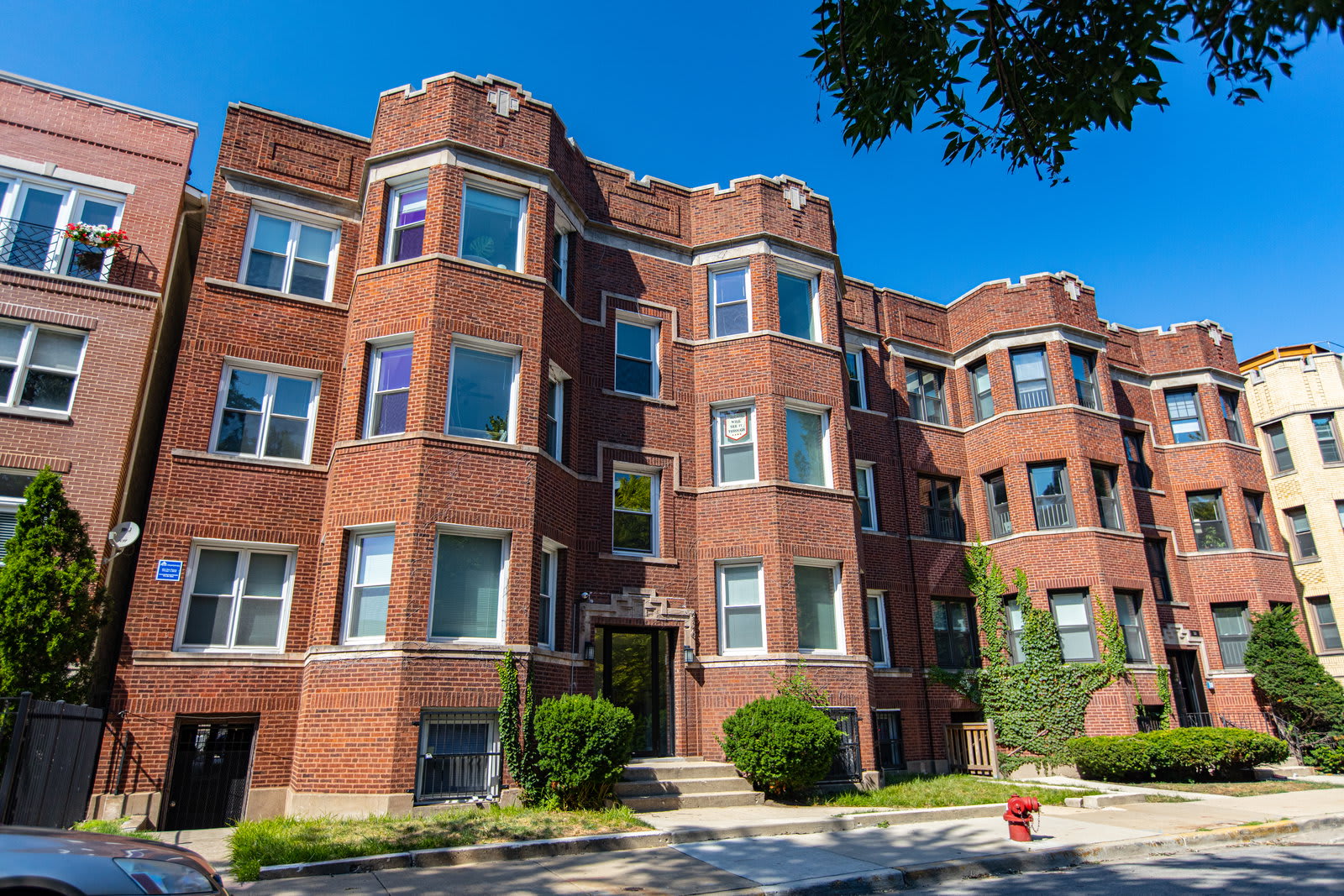 928 West George Street – photo 1