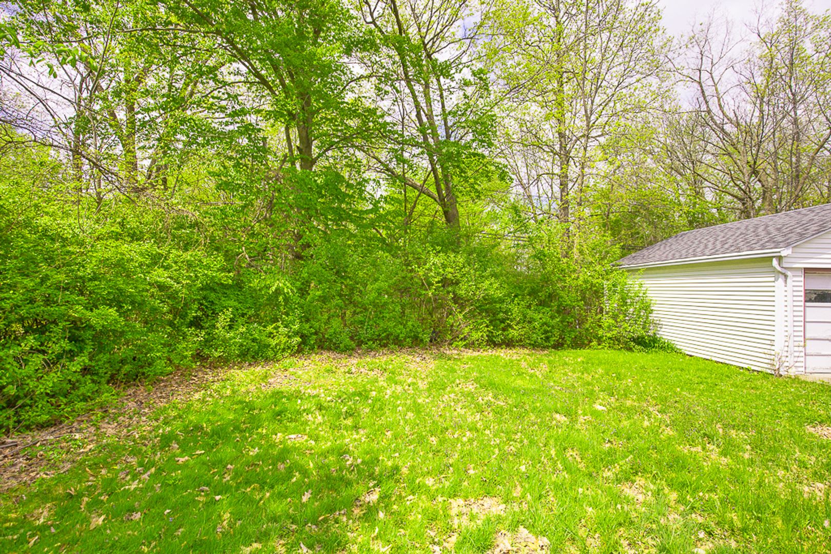 2 BED 1.5 BATH BEAUTIFUL SINGLE FAMILY HOME IN WARRENSVILLE HEIGHTS! – photo 2