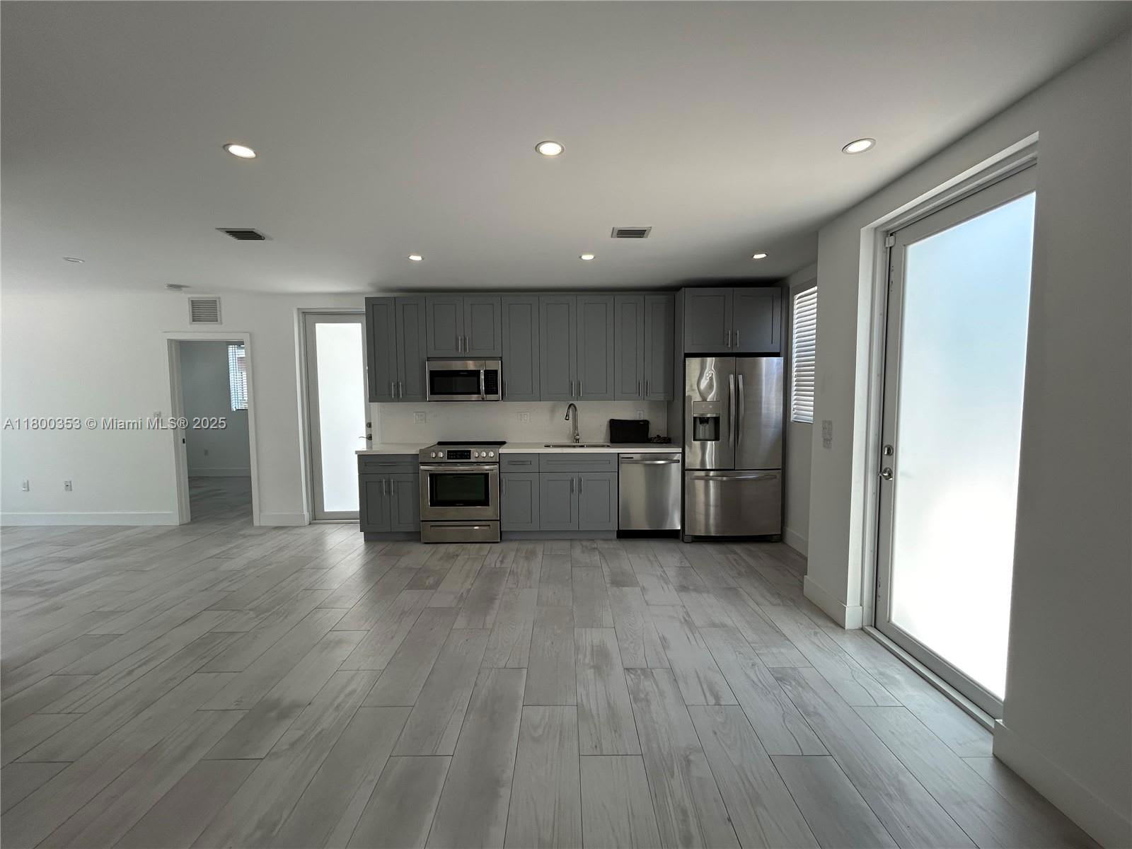 3823 Thomas Avenue – photo 1