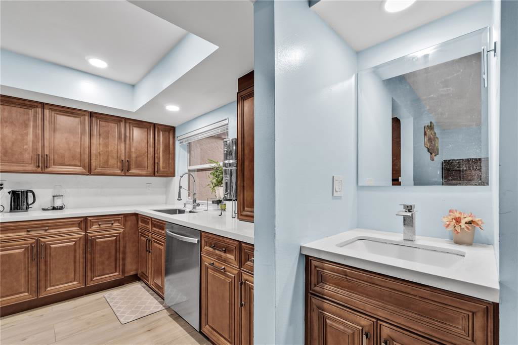 607 Village Lake Drive – photo 3