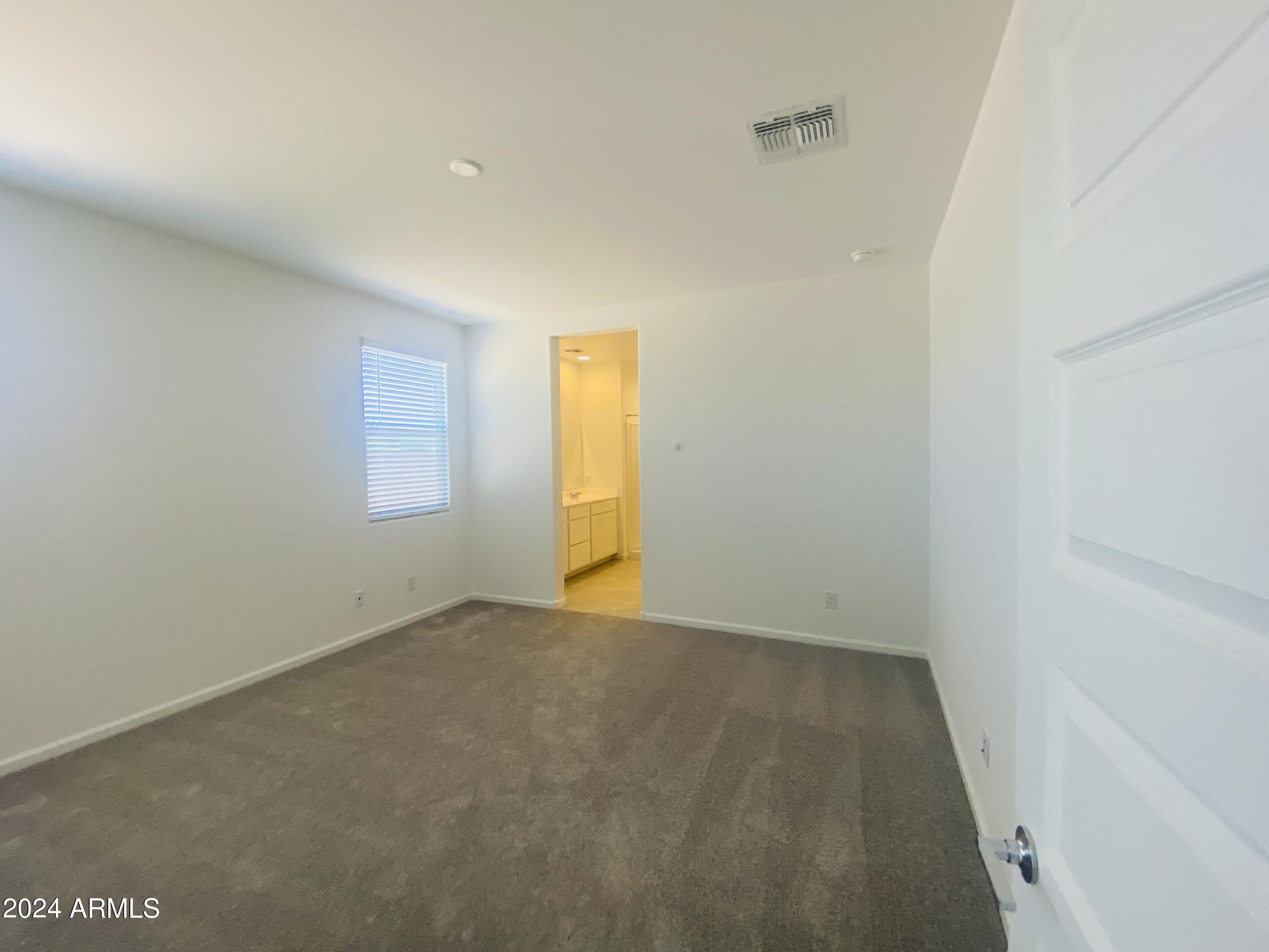 5531 S 23RD Drive – photo 4