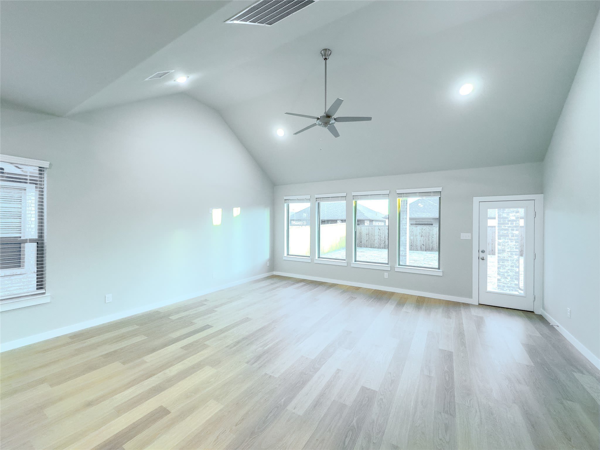 566 Silver Springs Lane – photo 3