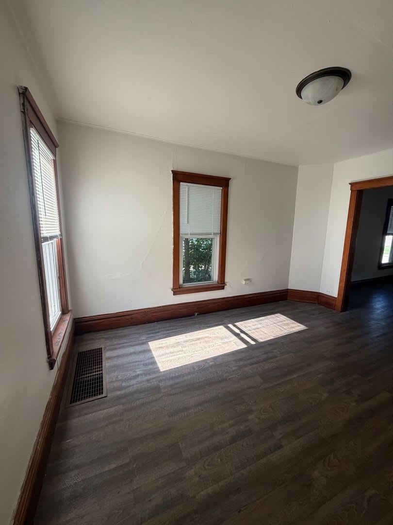 3 Bedroom 1 Bathroom Single Family Home – photo 5