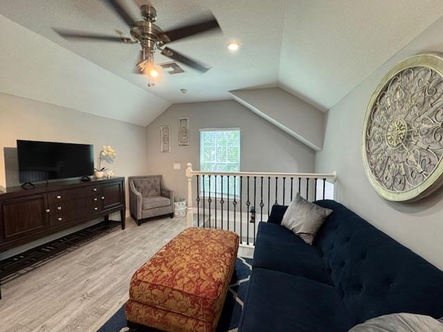 1 Bedroom Renovated Garage Apartment – photo 3