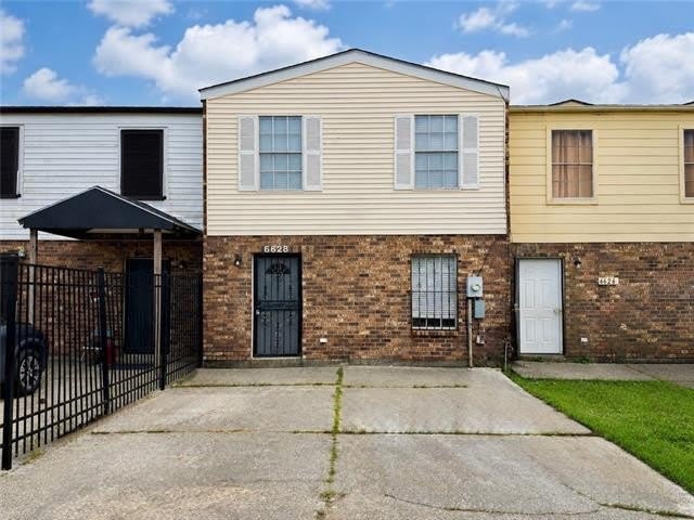 6628 Harbourview Drive – photo 1