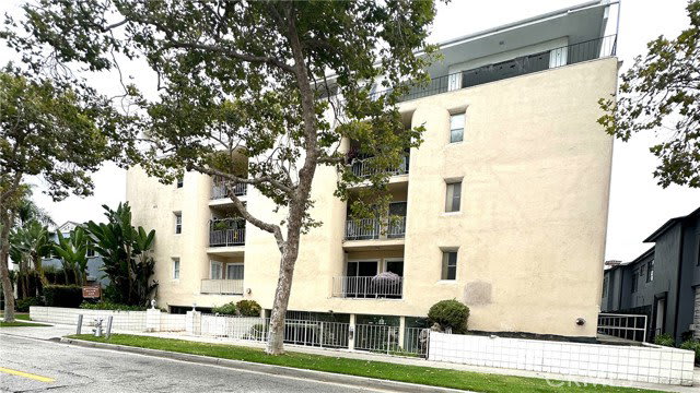 423 Rexford Drive – photo 1
