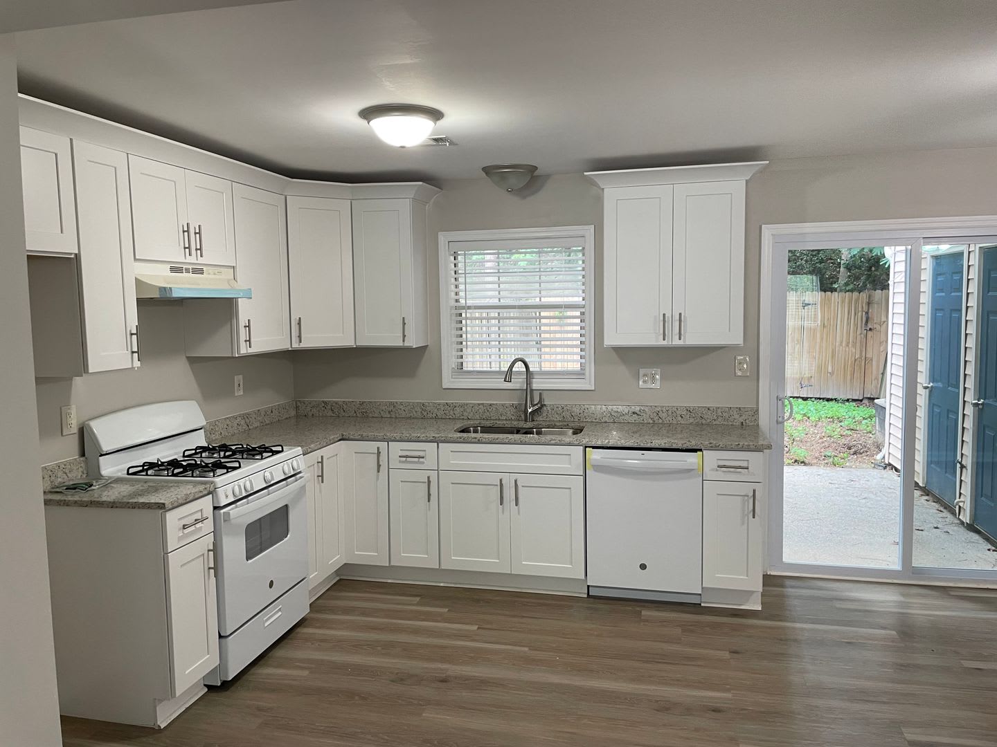 Remodeled Updated Townhome In Great Kennesaw Location Near Kennesaw State University Interstates And Shopping – photo 3