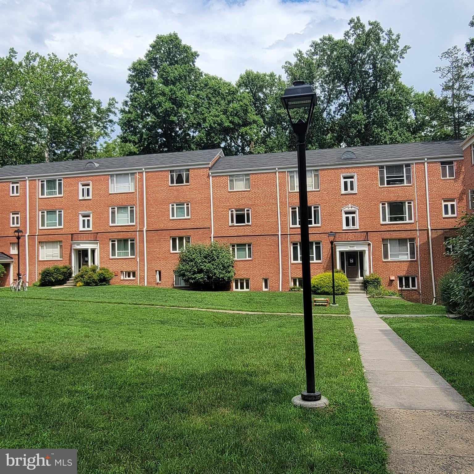 10407 MONTROSE Avenue – photo 1