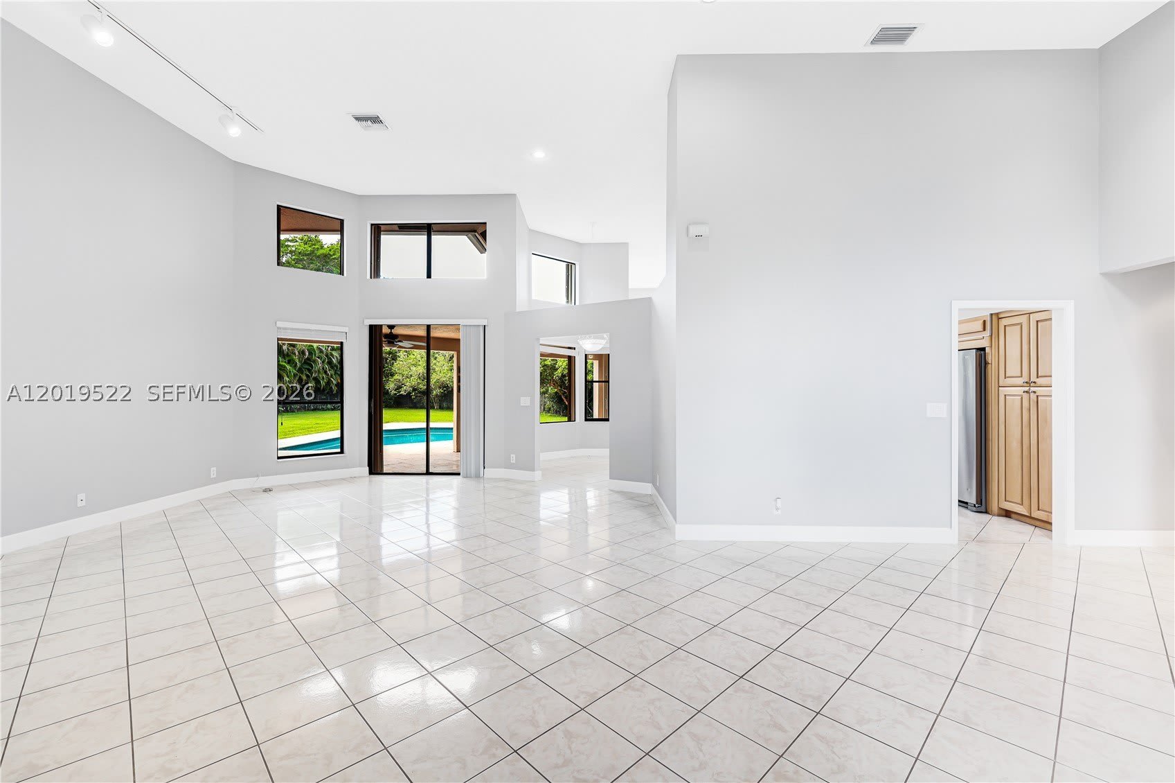 1256 Manor Dr S – photo 3