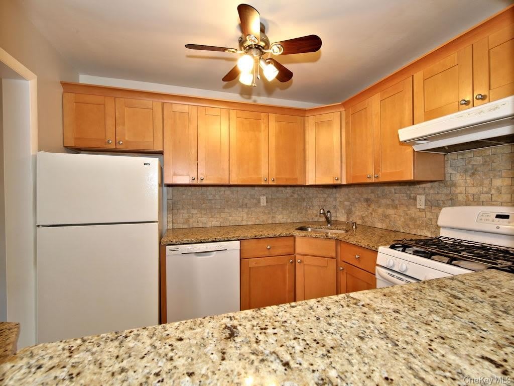 419 Tompkins Avenue – photo 2