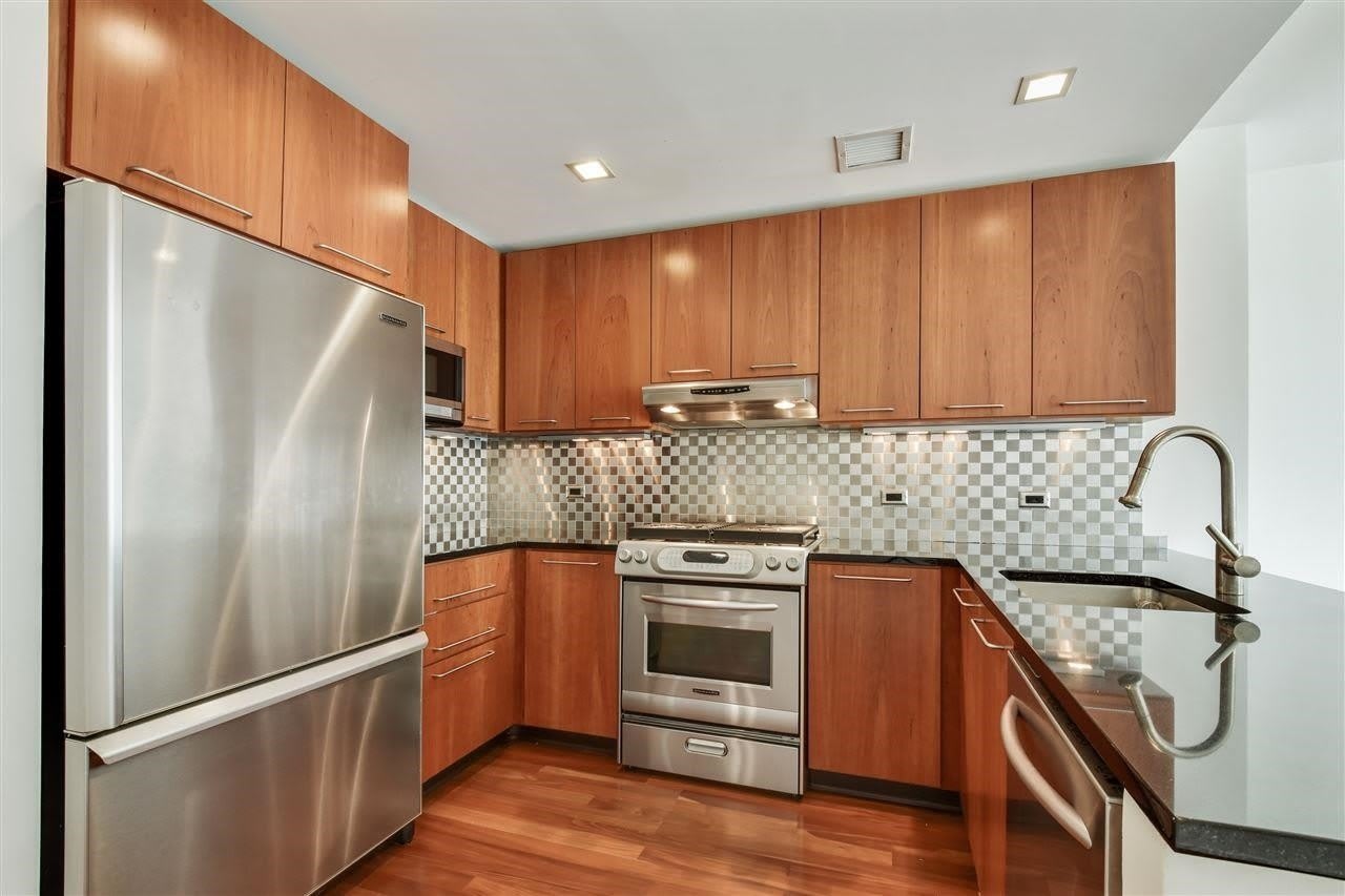 25 HUDSON ST – photo 2