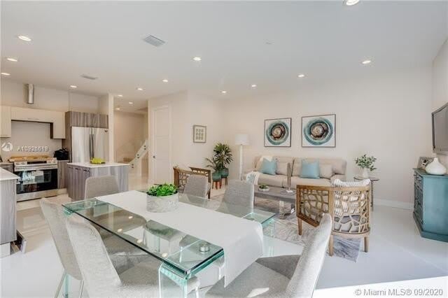 684 Ne 43Rd Street – photo 4