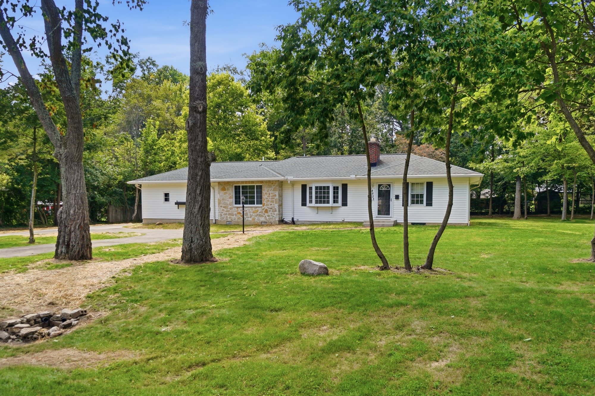 4823 Glenmina Drive – photo 2