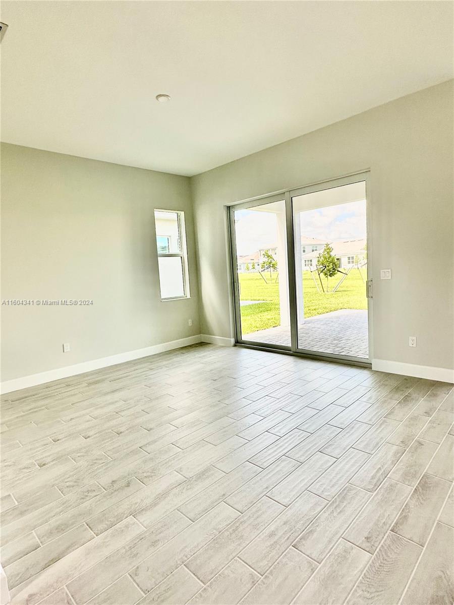 5461 Empire Drive – photo 3