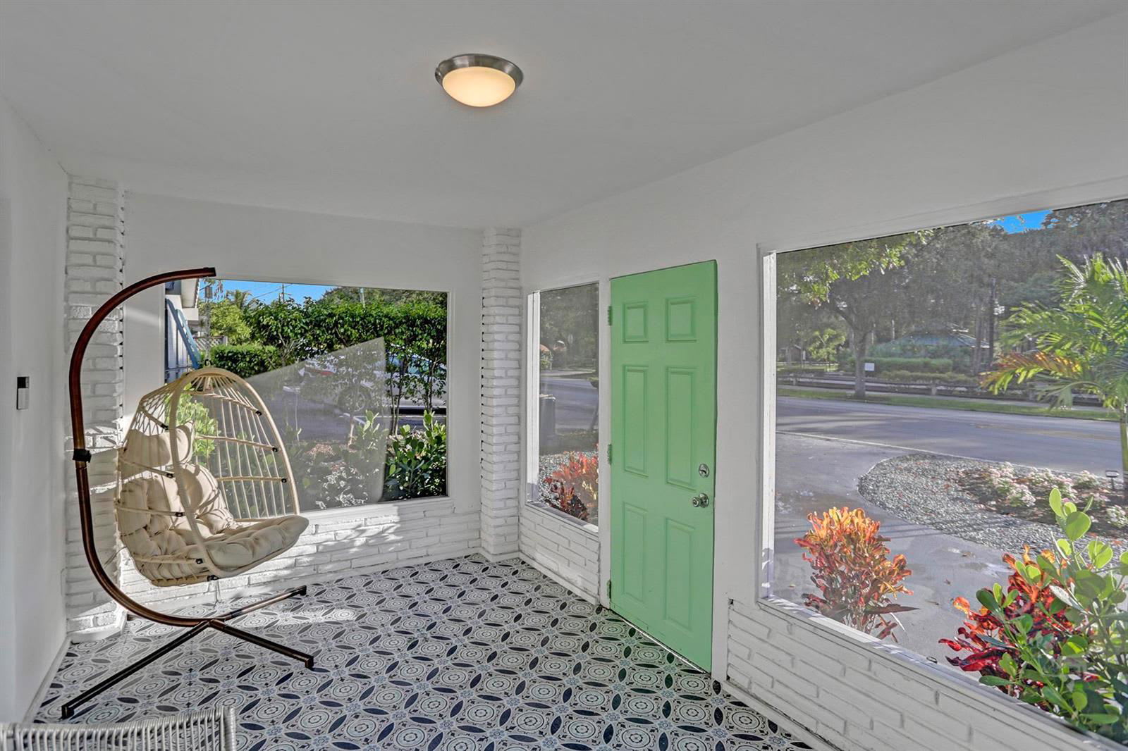 1121 Southwest 15th Avenue – photo 2