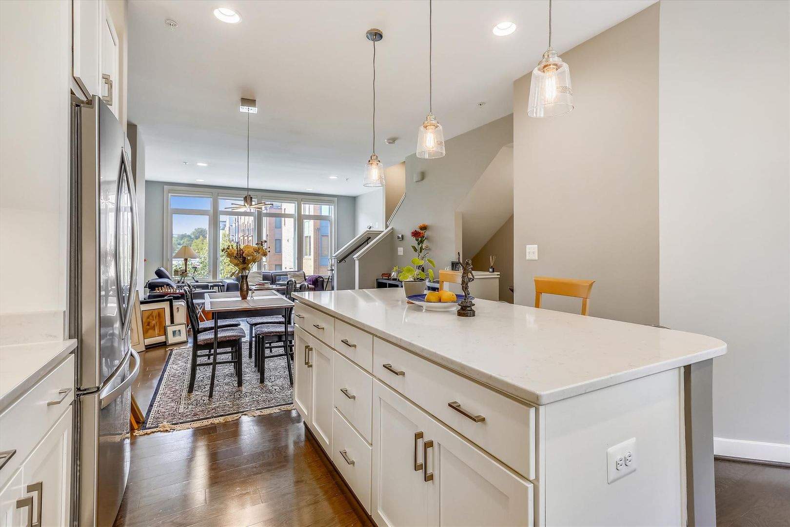 GREAT LOCATION!! Stunning 3BD/3.5BA luxury 4-level townhouse! – photo 5