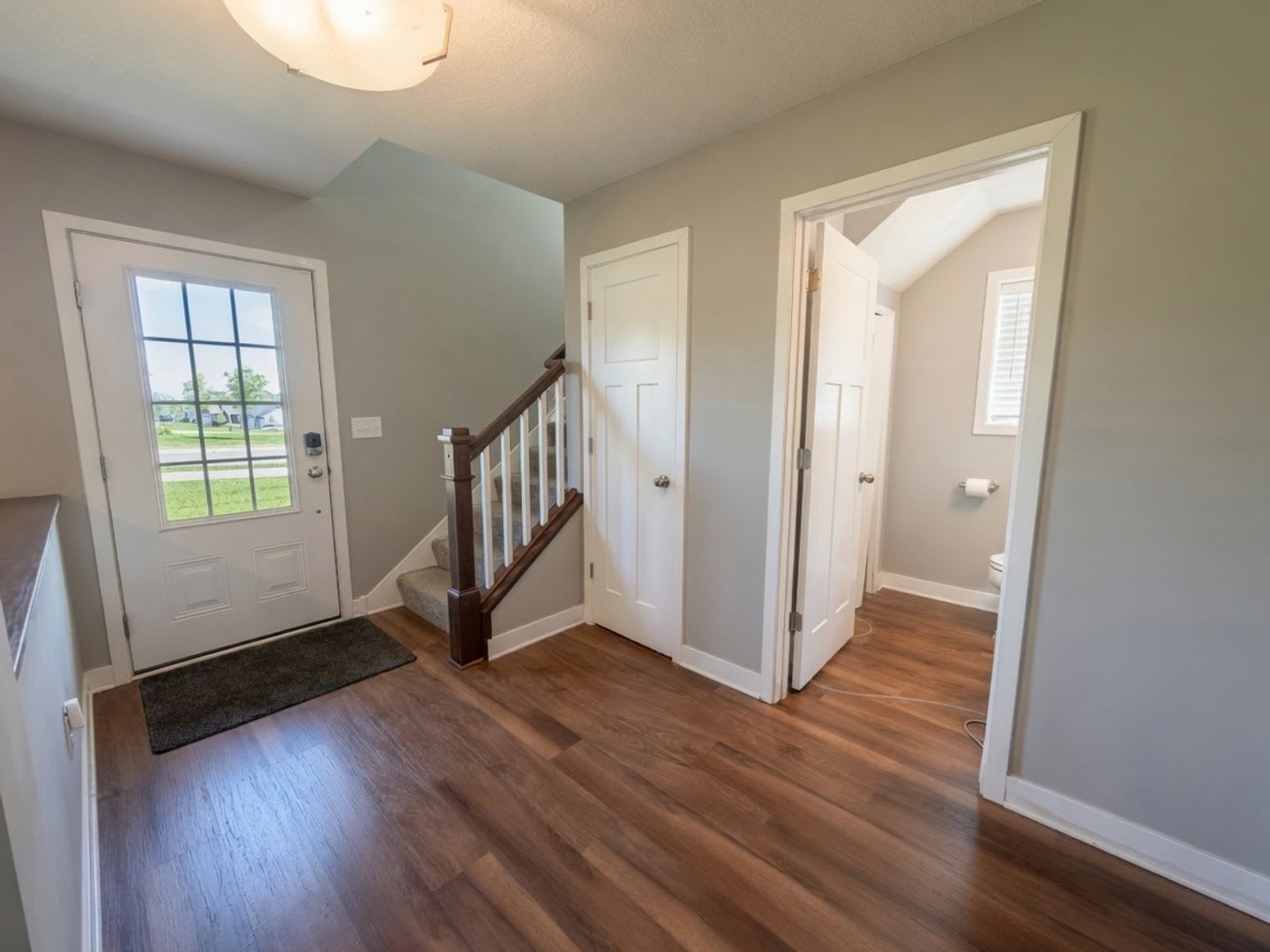 Pristine 3bed 3bath Townhome in Woodbury! – photo 3