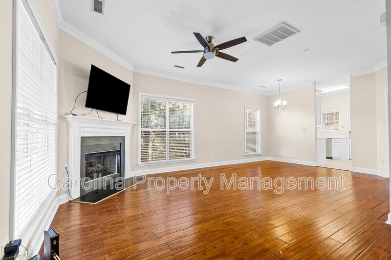 958 W 1st St. – photo 5