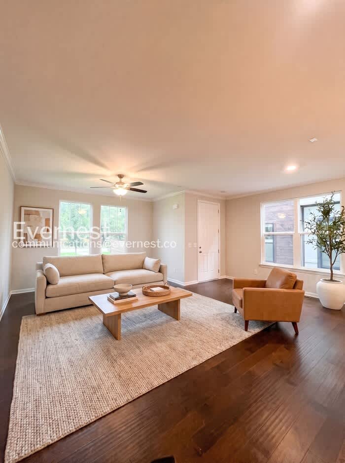 533 Moore Avenue – photo 2