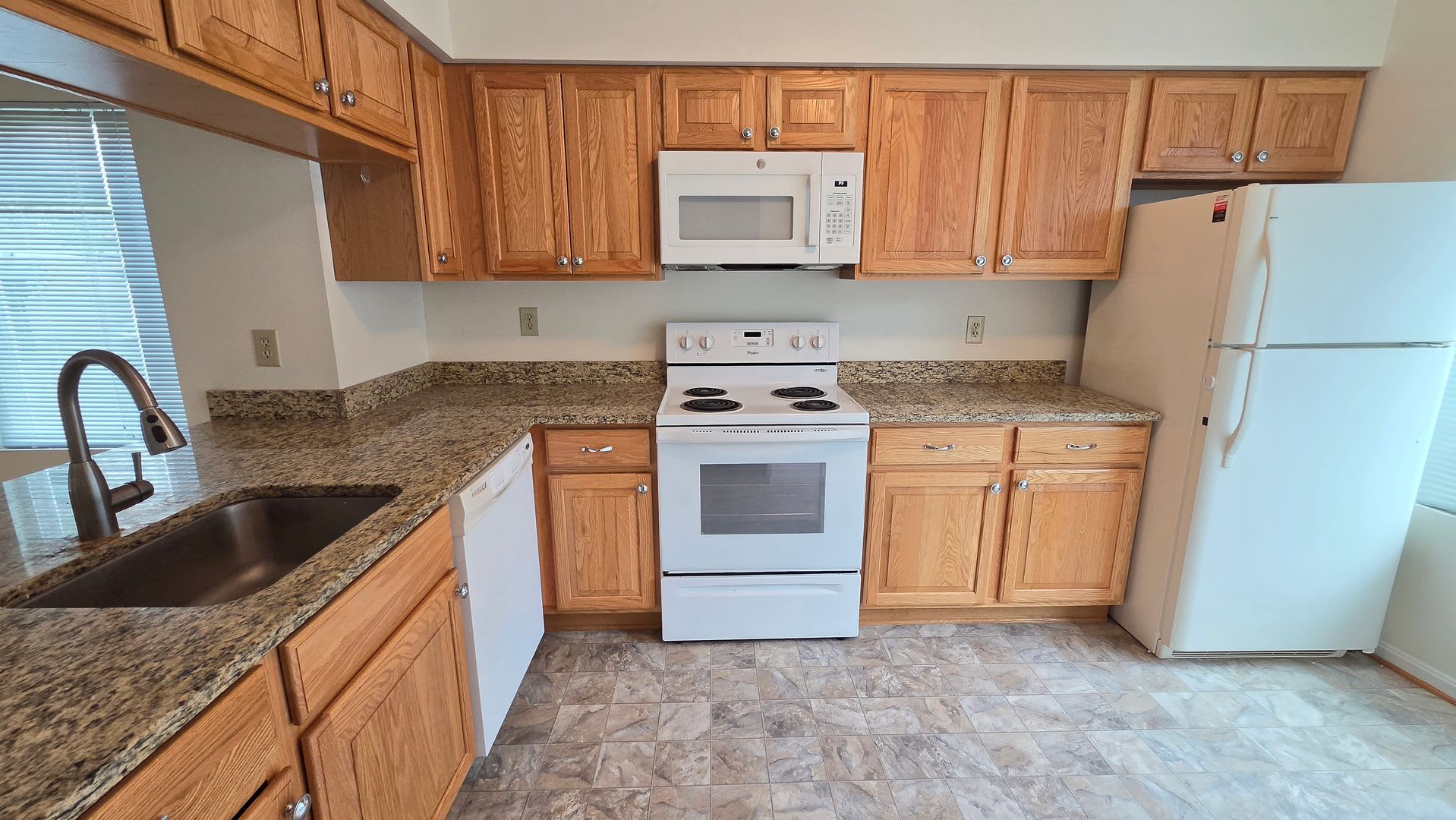 Great Arlington Location with Garage! – photo 3