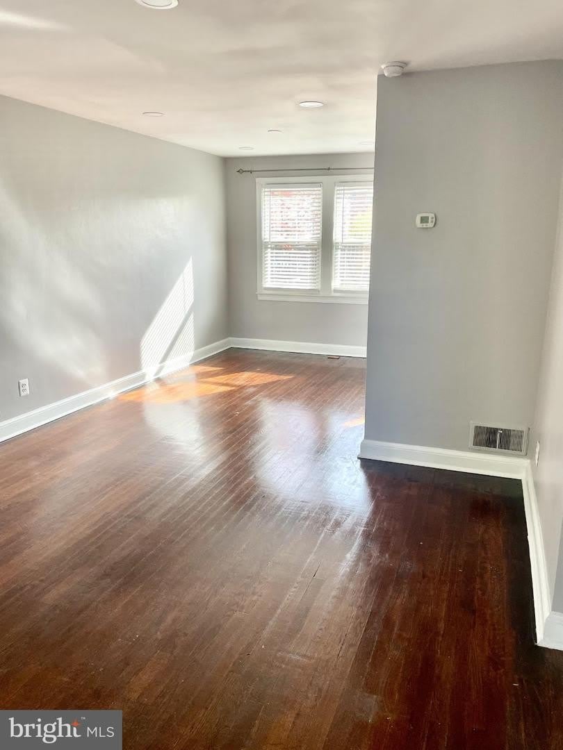 565 NELSON AVE E – photo 3