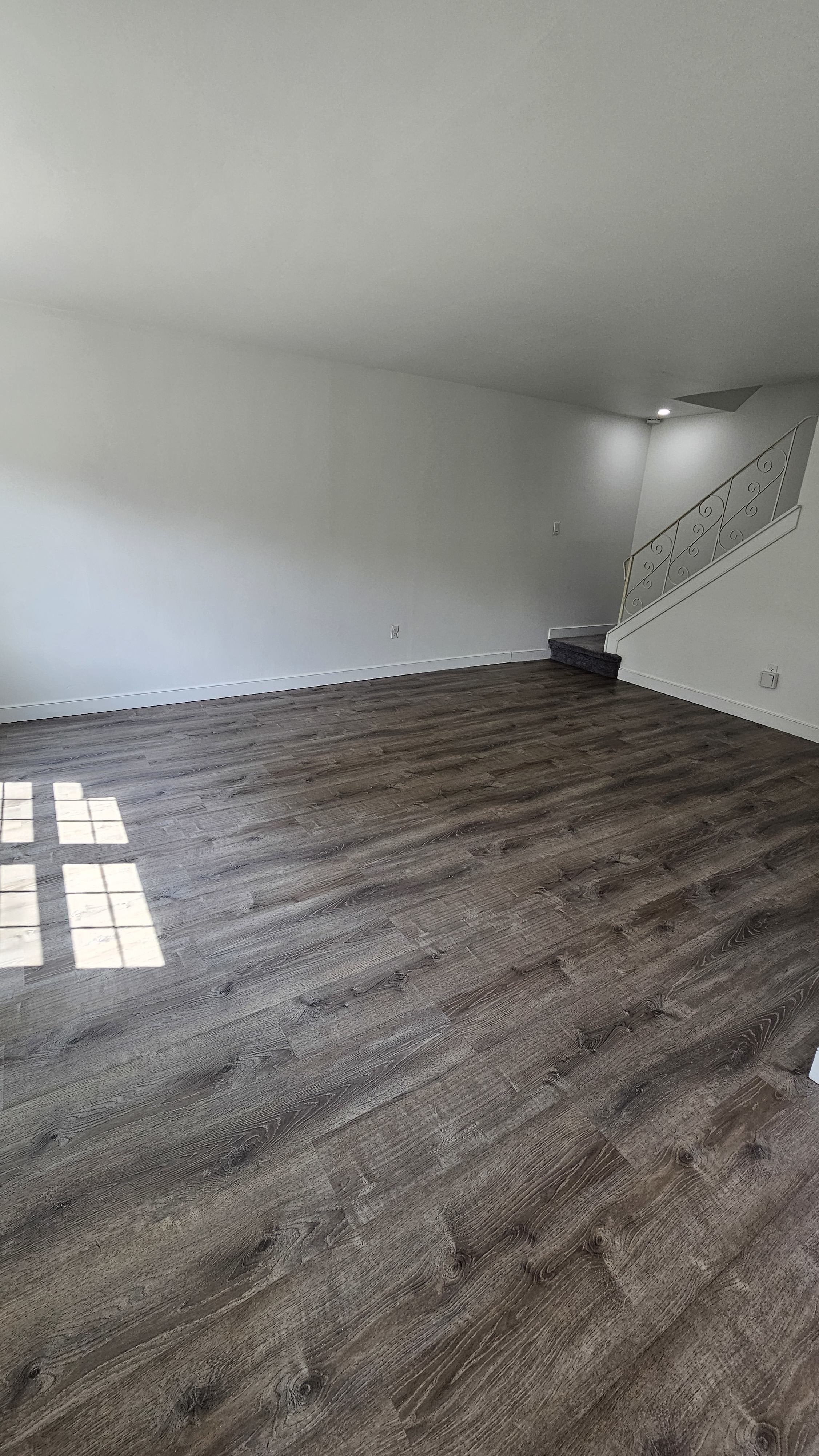 2073 Harbour Dr – photo 2