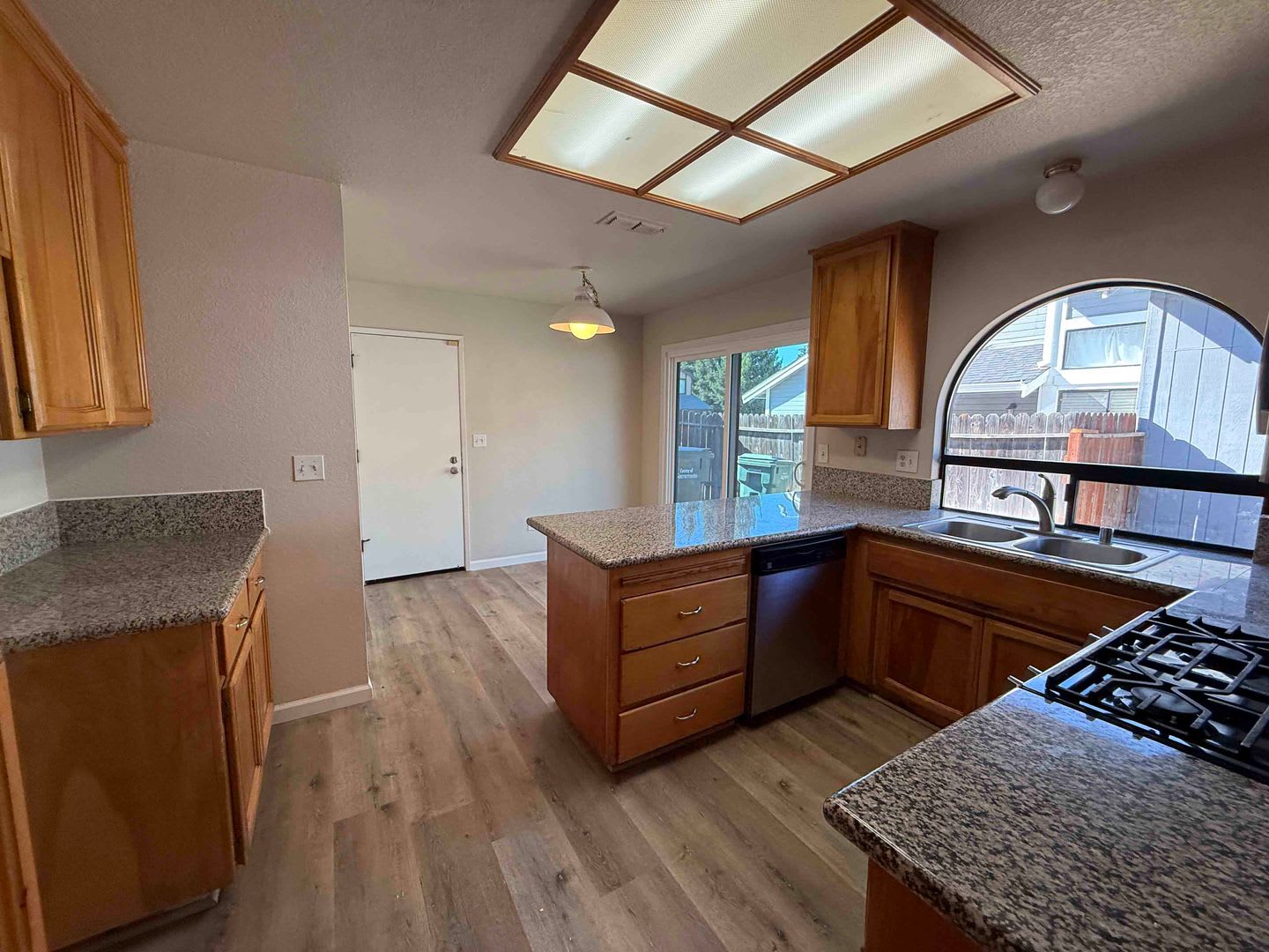 Great Antelope Home Located On a Court – photo 2