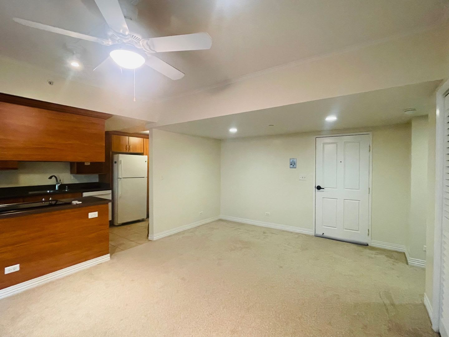 Rarely Available 1 Bedroom 1 Bath Condo In 21 Craigside – photo 2