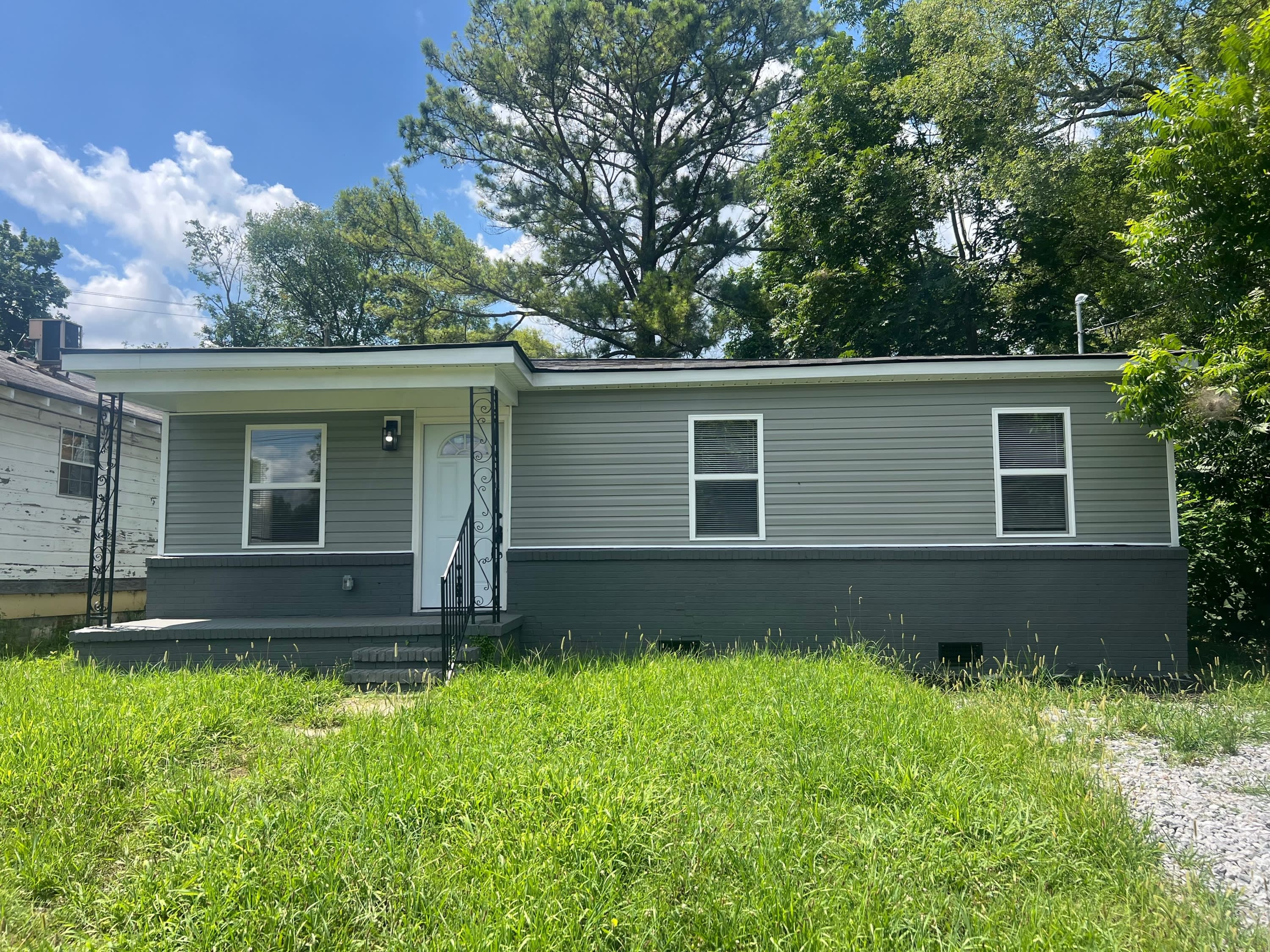 3733 Maple Avenue Southwest – photo 1