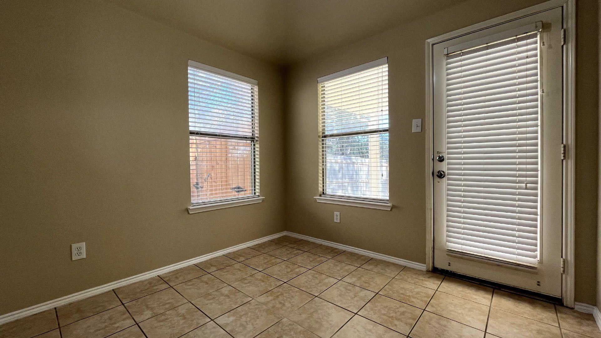 233 Niagara Falls Drive – photo 5