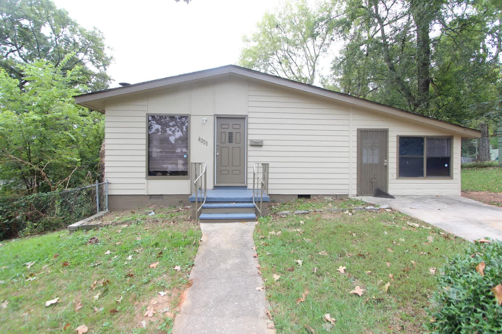 New On The Market 3 Bedroom 1 Bath Large Den Get To It Fast – photo 1