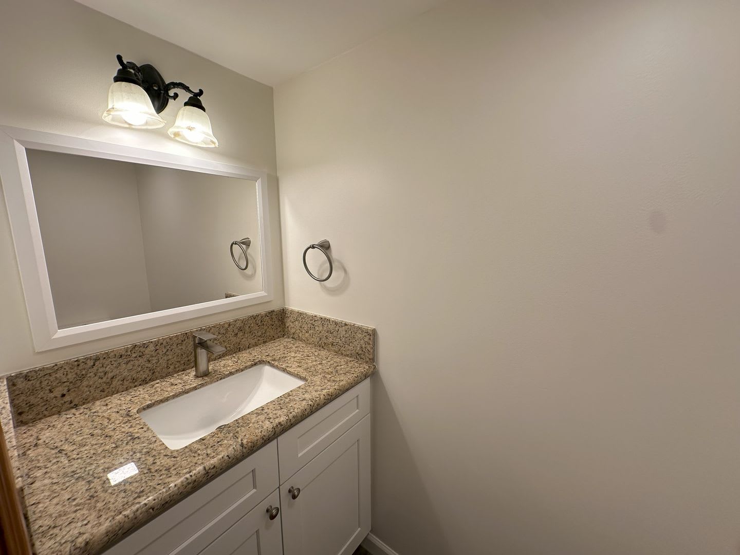 Beautiful 2 Story 2 Bed 1.5 bath Townhouse – photo 5
