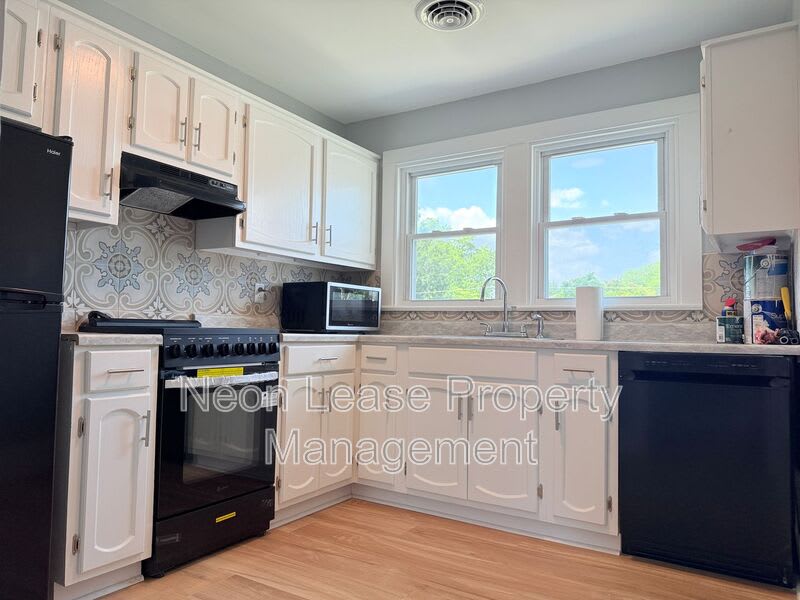 880 South State Street – photo 2
