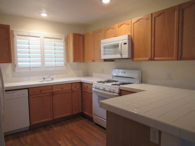 2 bed/2 bath Condo in Summerlin – photo 2