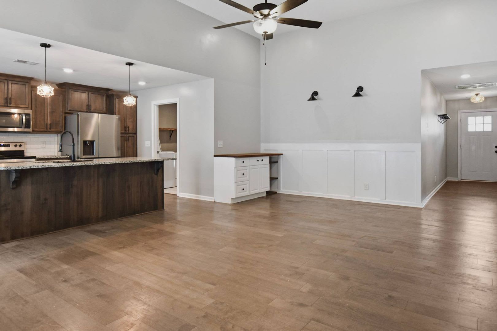 Like New Three Bedroom – photo 4