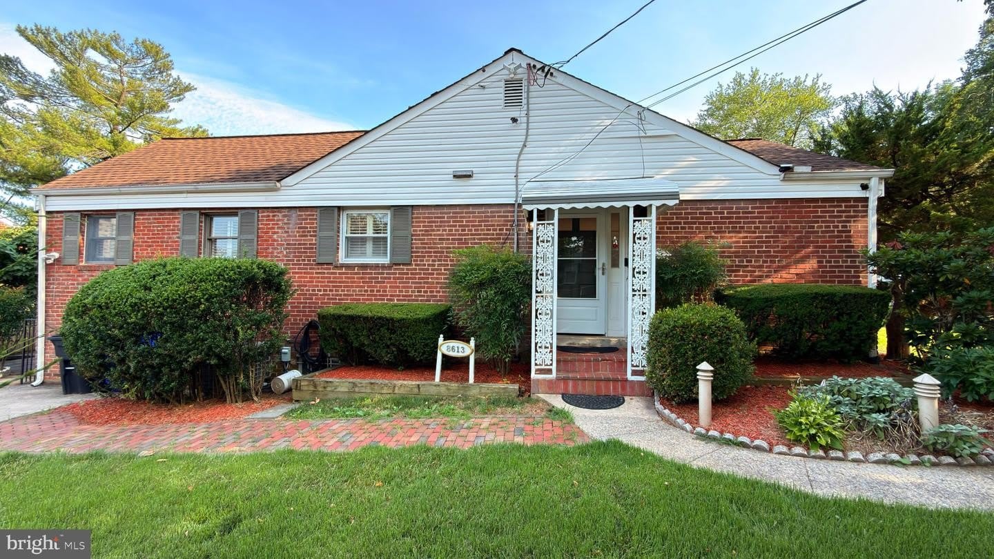 8613 Leonard Dr – photo 1