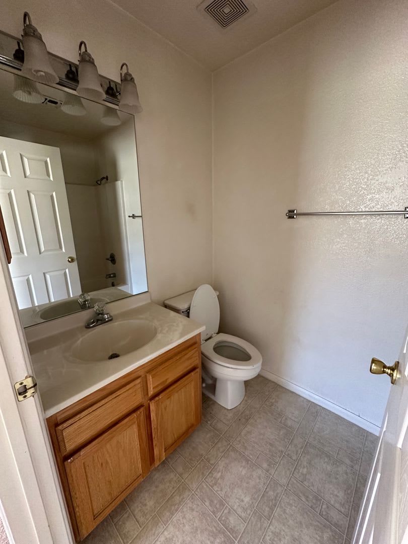 **Move in special $150 off of first months rent** 2 bedroom/2Bathroom home – photo 5