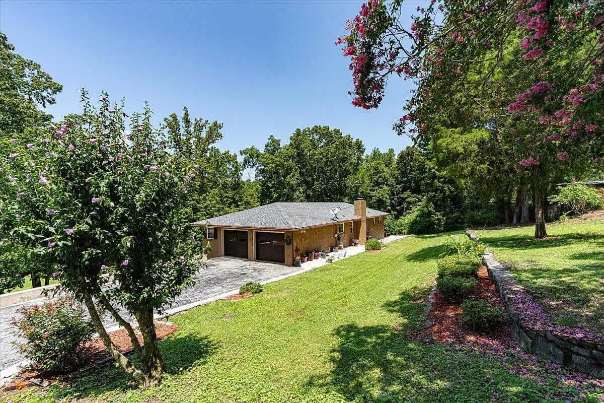 304 Westview Dr – photo 2