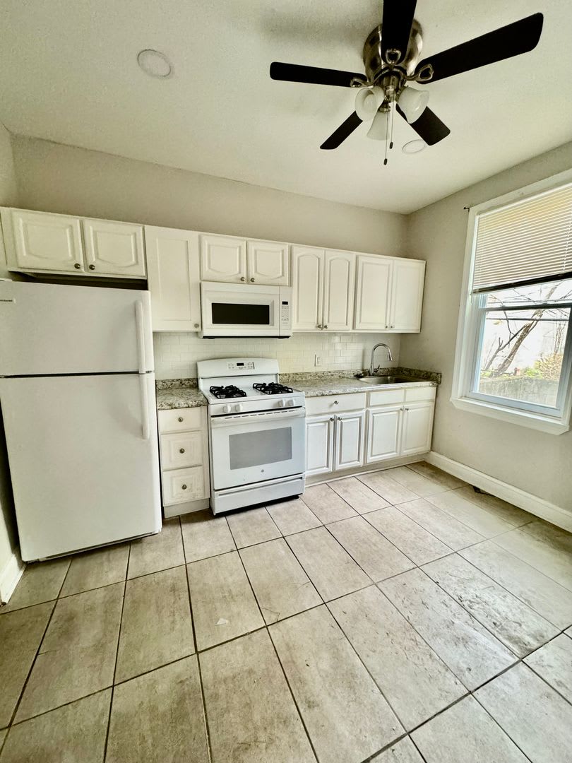 Spacious 3 Bedroom West Philly Home With Basement Storage – photo 2