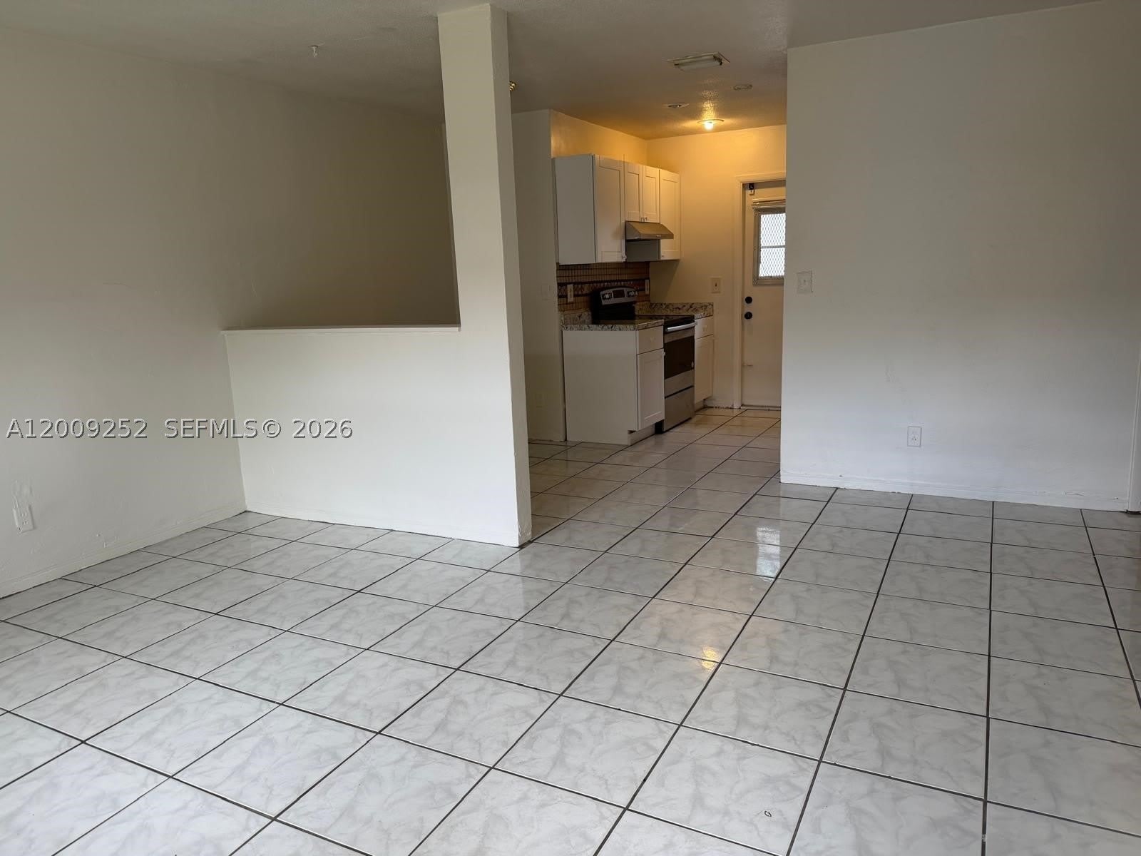 728 SW 7th St – photo 2