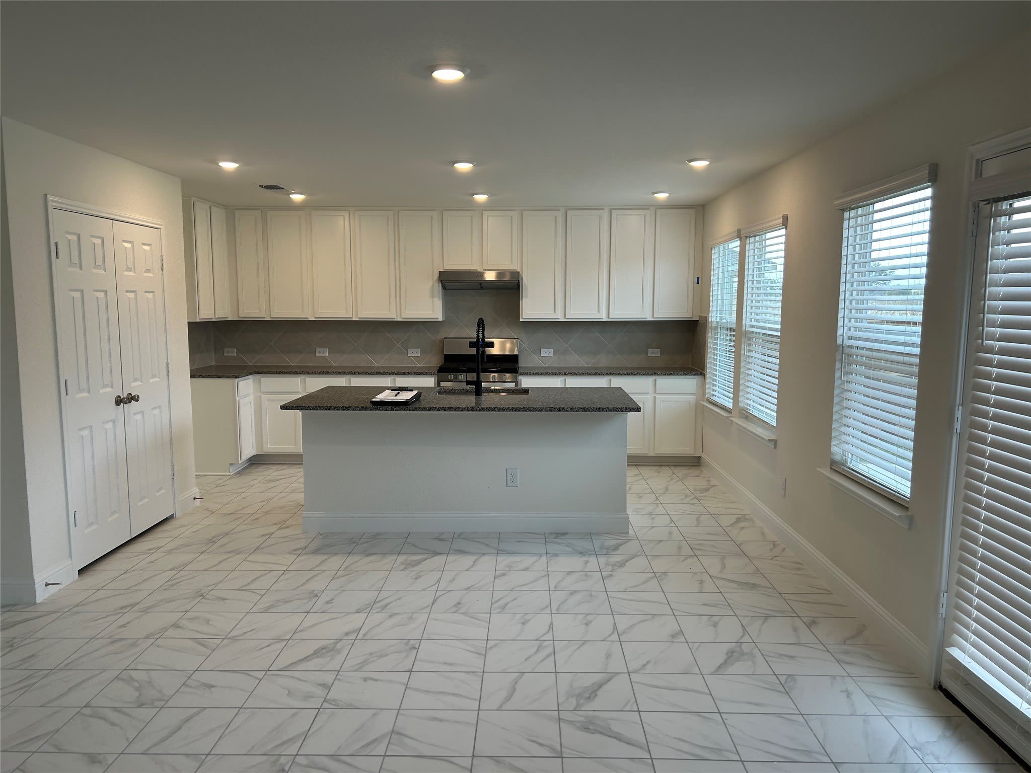 692 Jupe Way – photo 4