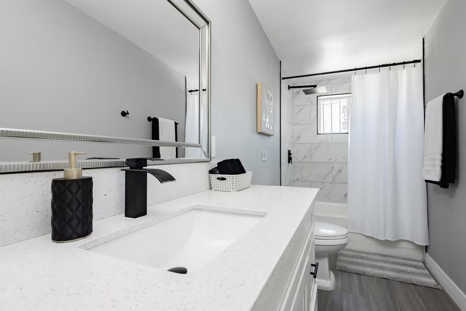 Move-In Ready 3-Bedroom Home in Prime Central Las Vegas – photo 3