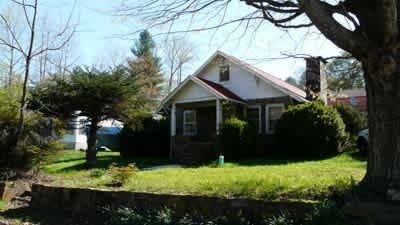 Nice 4 Bedroom Two Story Rock House Near Lowes In Sylva Available For Year Long Lease Beginning 9 1 25 – photo 2