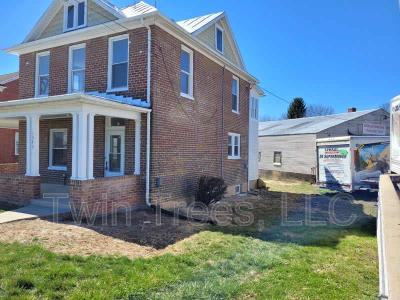 1073 Chicago Avenue – photo 2