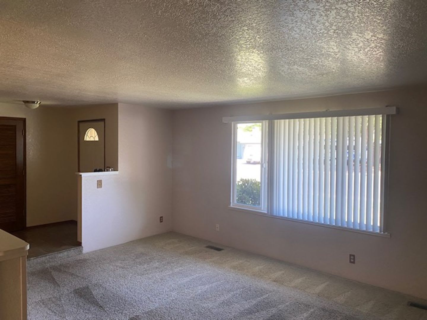 3 bedroom, 2 bathroom house located in Central Point – photo 5