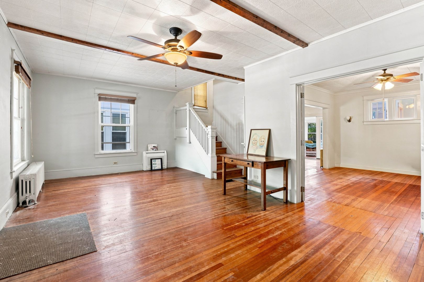 Charming 3 Bedroom Home Available Now! – photo 2