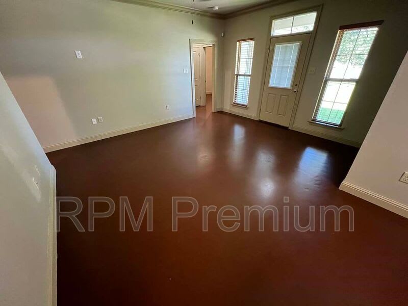 4836 Rollins Rd – photo 5