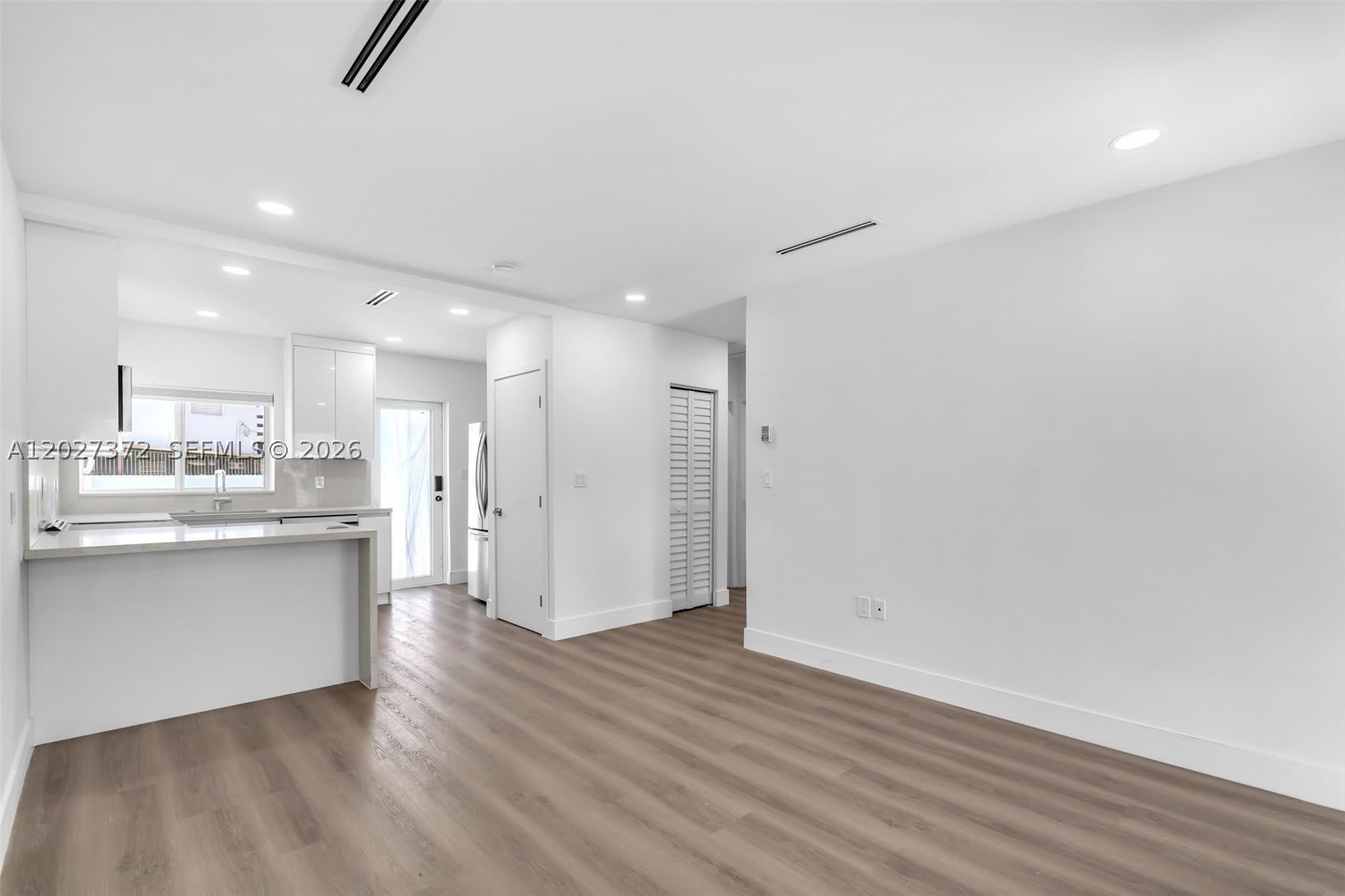 2814 SW 26th St – photo 3